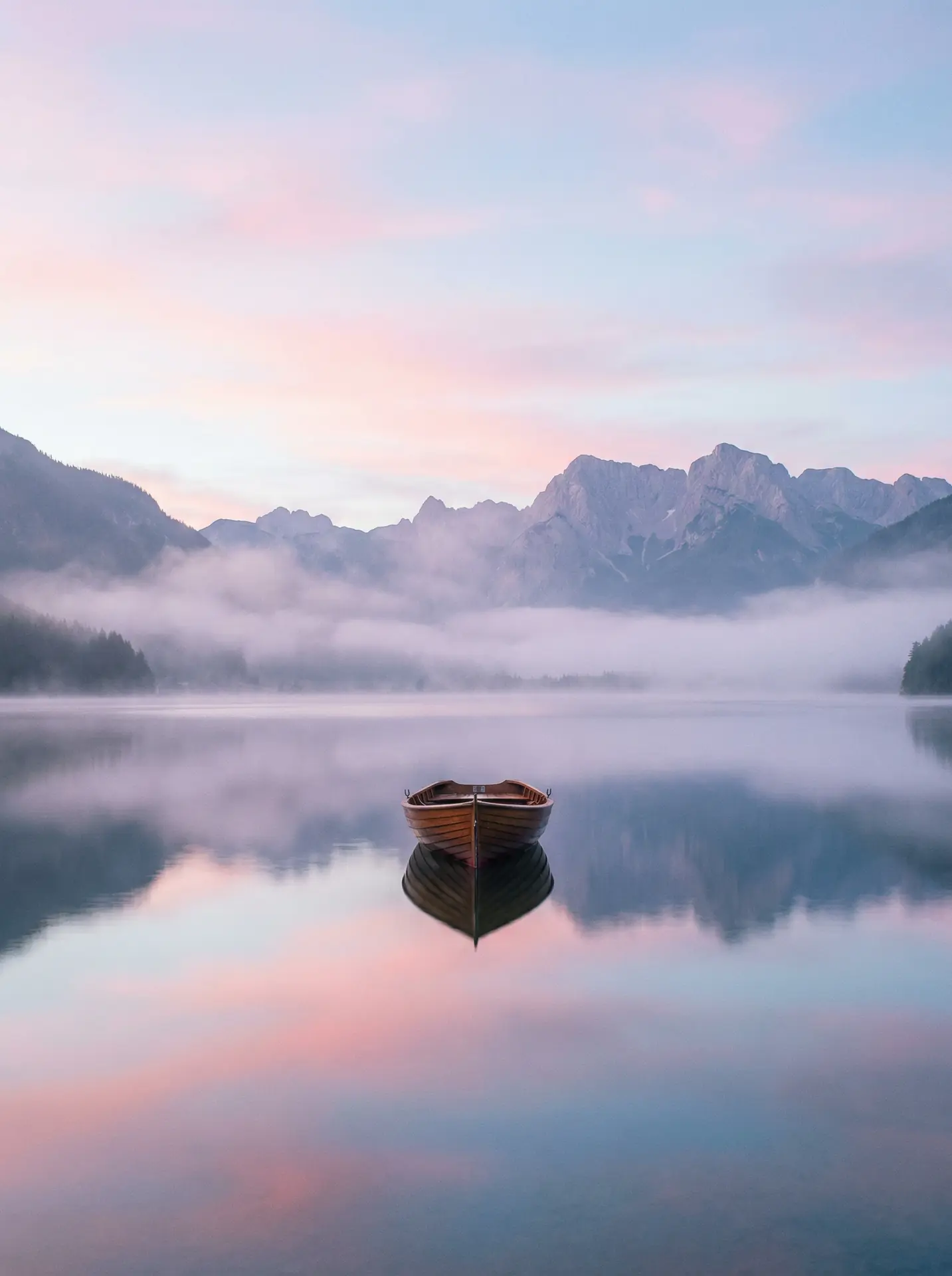 17·C13起草视频百度 精选 - 晨雾湖面倒影风景摄影